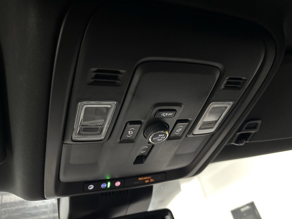 Used 2025 Chevrolet Tahoe Premier image 18