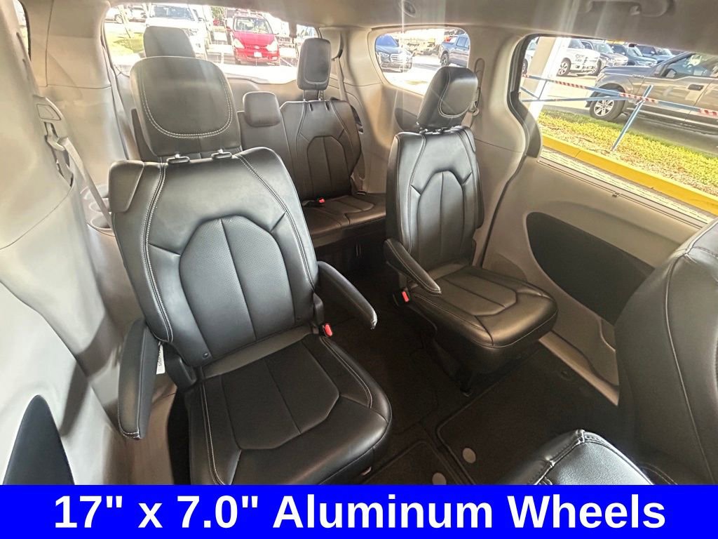 Used 2024 Chrysler Pacifica Touring-L image 28