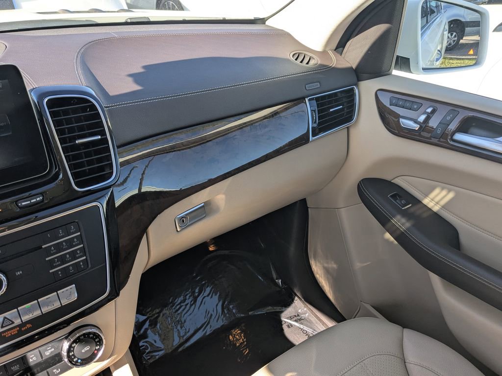 Used 2017 Mercedes-Benz GLS 450 4MATIC image 4