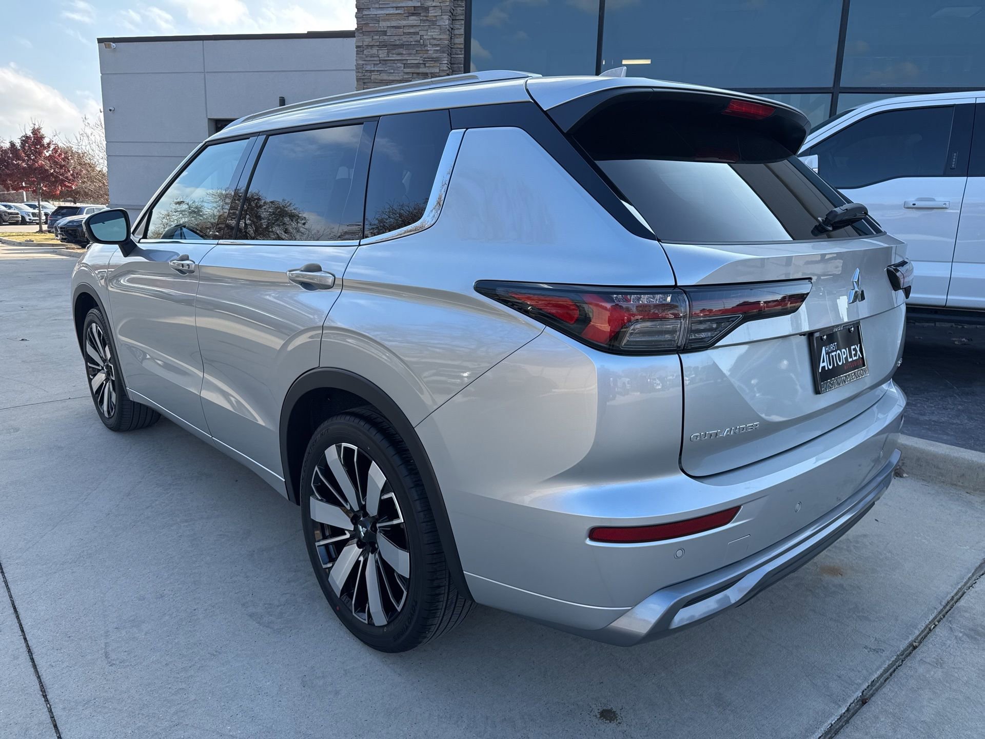 New 2026 Mitsubishi Outlander SEL FWD image 3