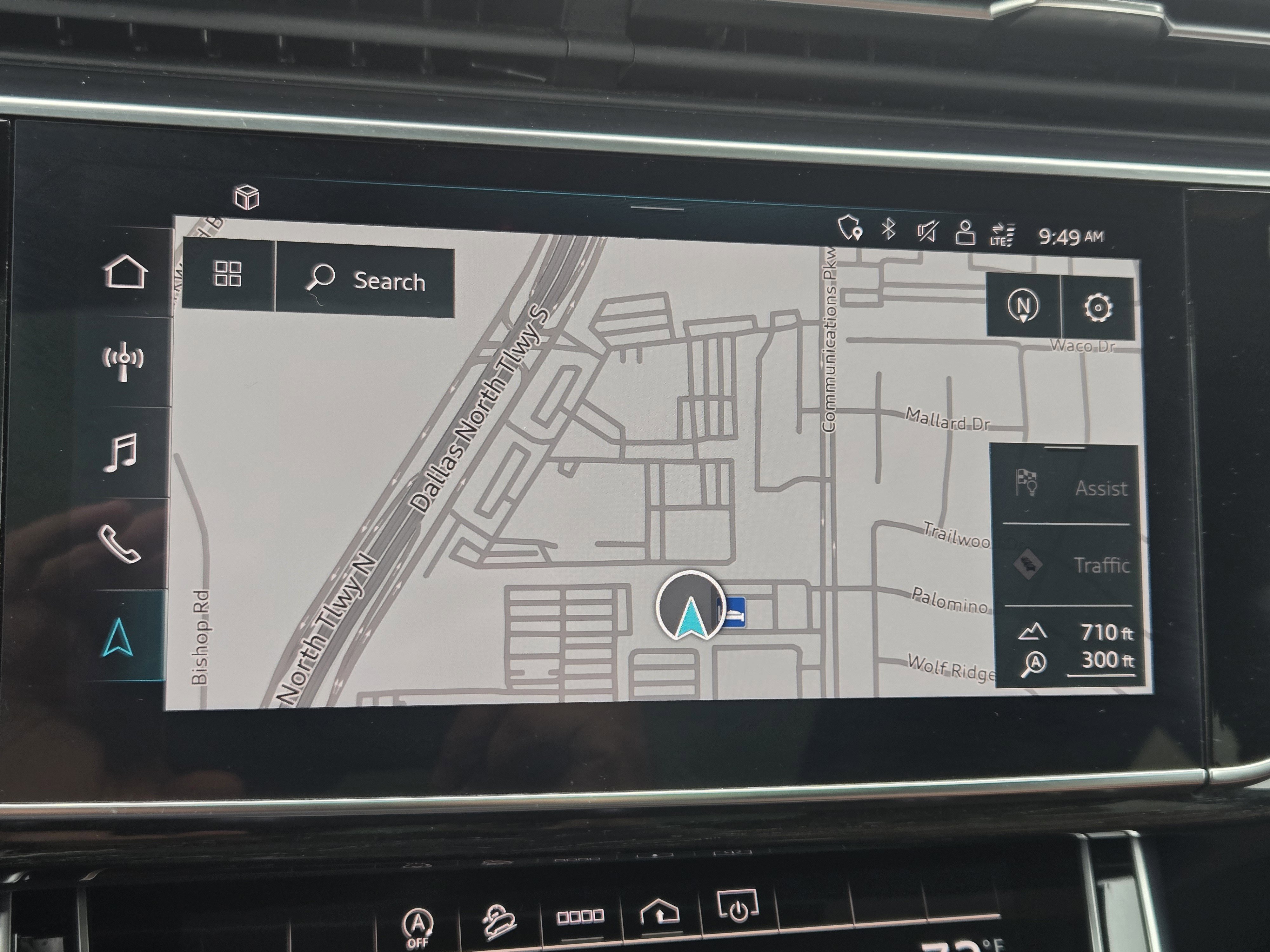 Used 2023 Audi Q8 Premium image 14