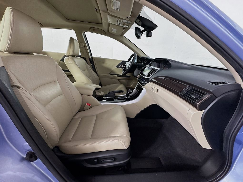 Used 2017 Honda Accord Touring image 31