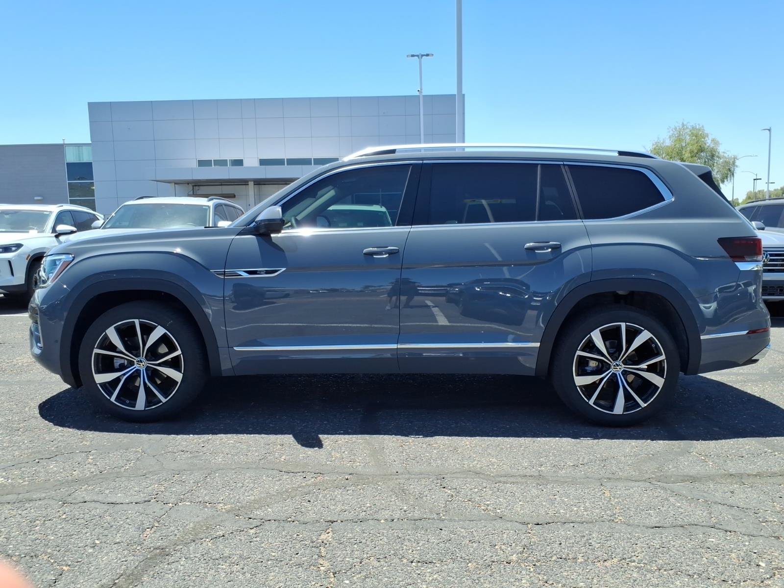New 2026 Volkswagen Atlas SEL Premium R-Line AWD/4WD image 2