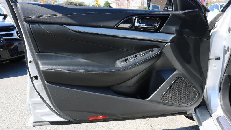 Used 2022 Nissan Maxima SV w/ Floor Mat Group FWD image 9