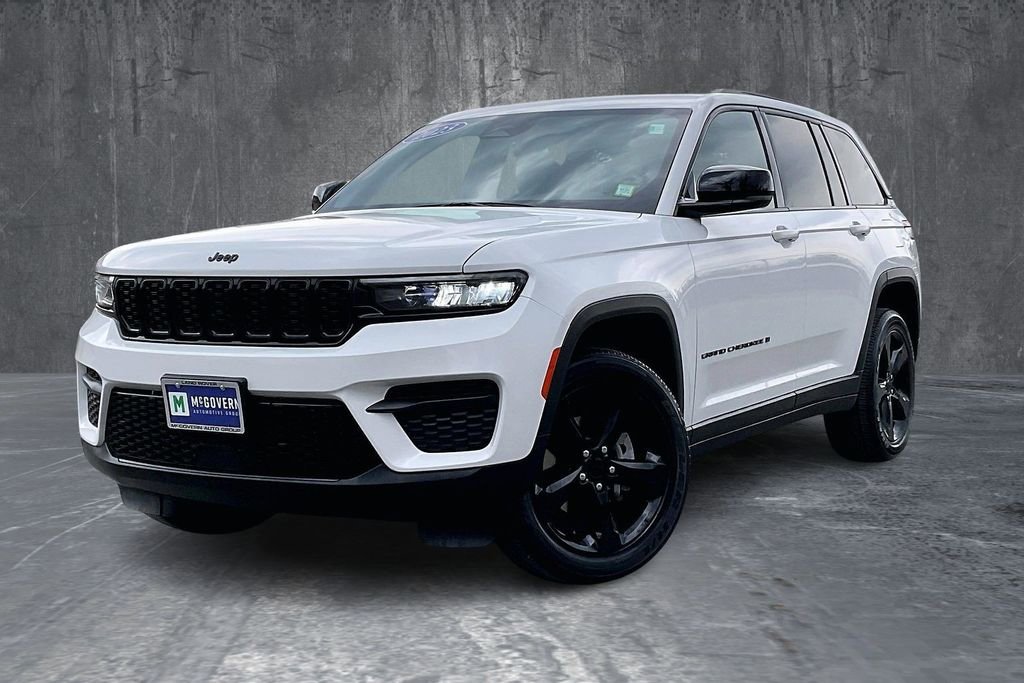 Used 2023 Jeep Grand Cherokee Altitude AWD/4WD image 1