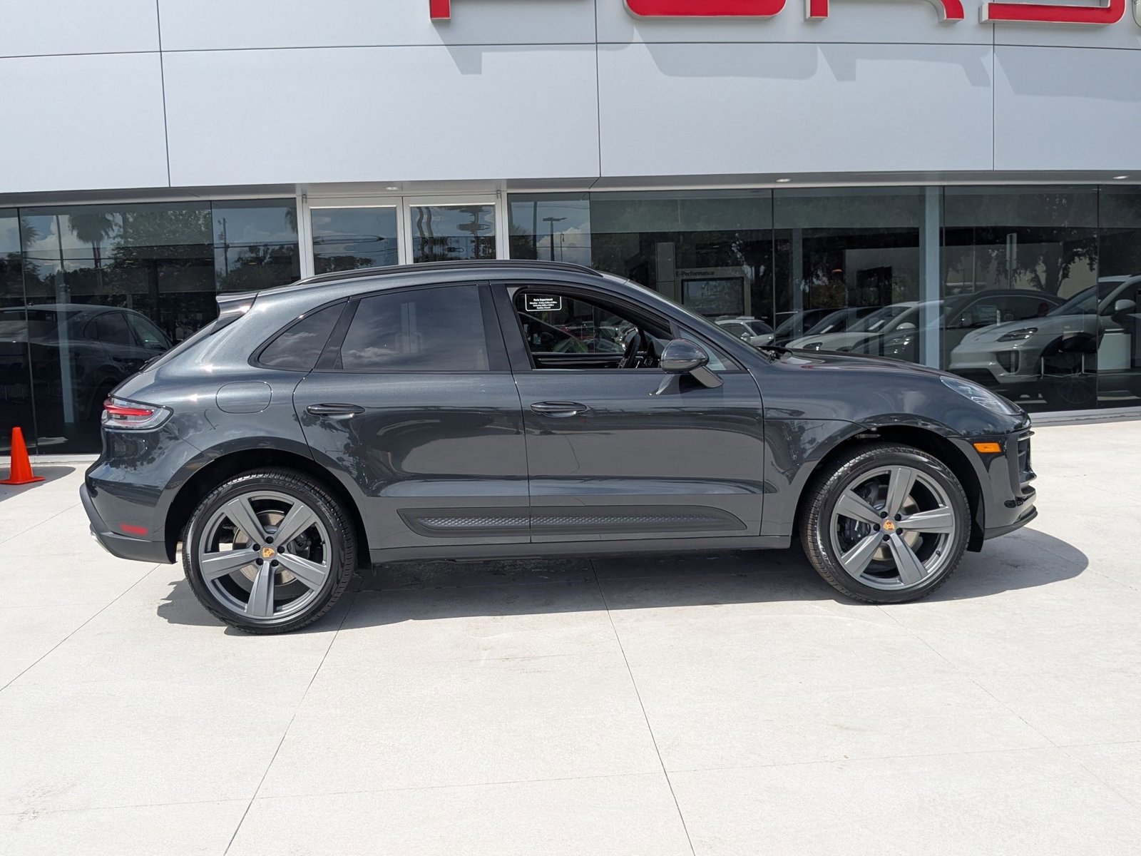 New 2026 Porsche Macan AWD/4WD image 8