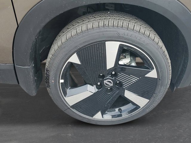 New 2026 Nissan Kicks SR image 8