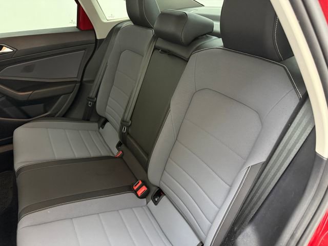 Used 2025 Volkswagen Jetta SE FWD image 34