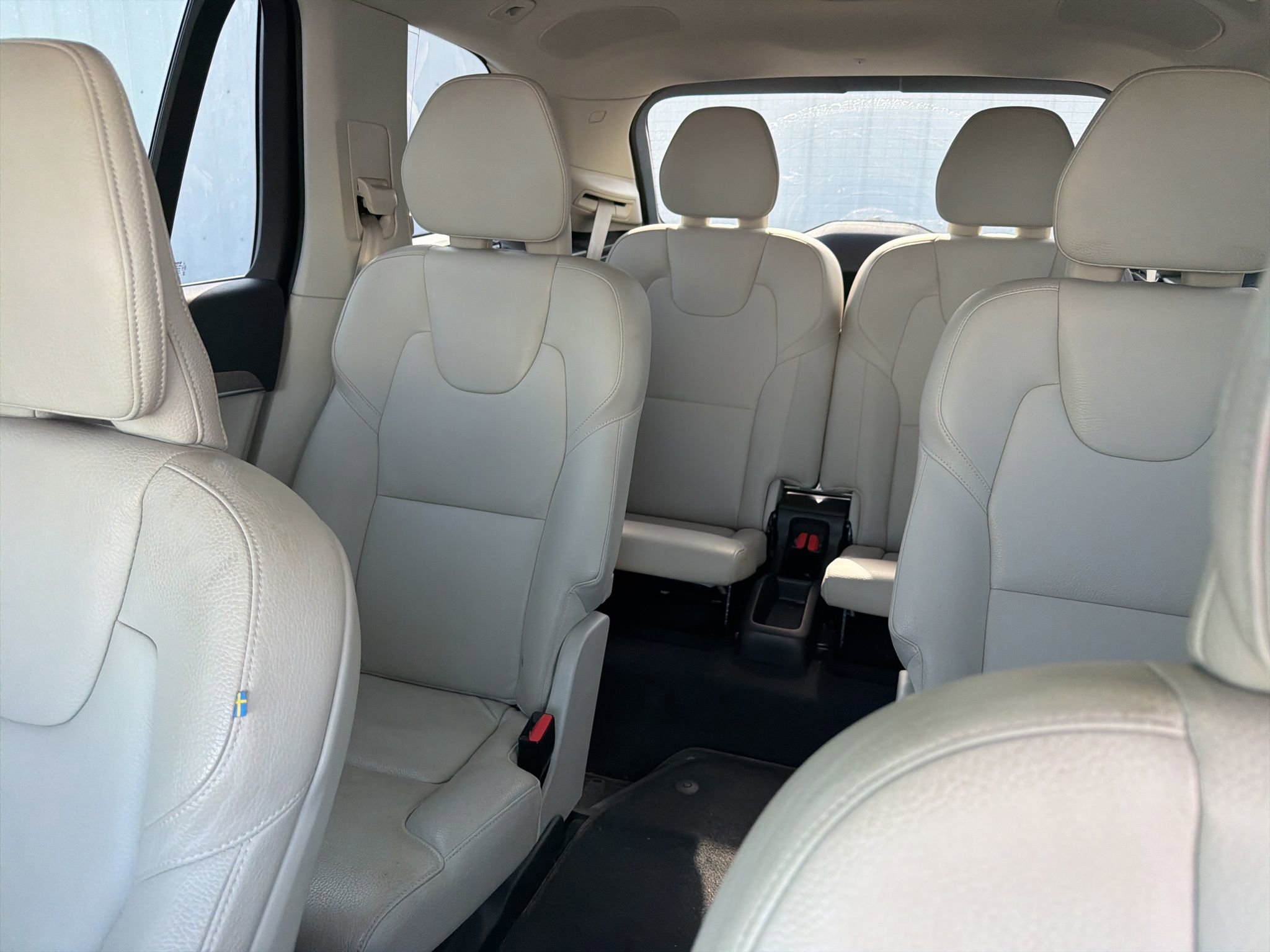 Used 2023 Volvo XC90 B6 Plus image 13