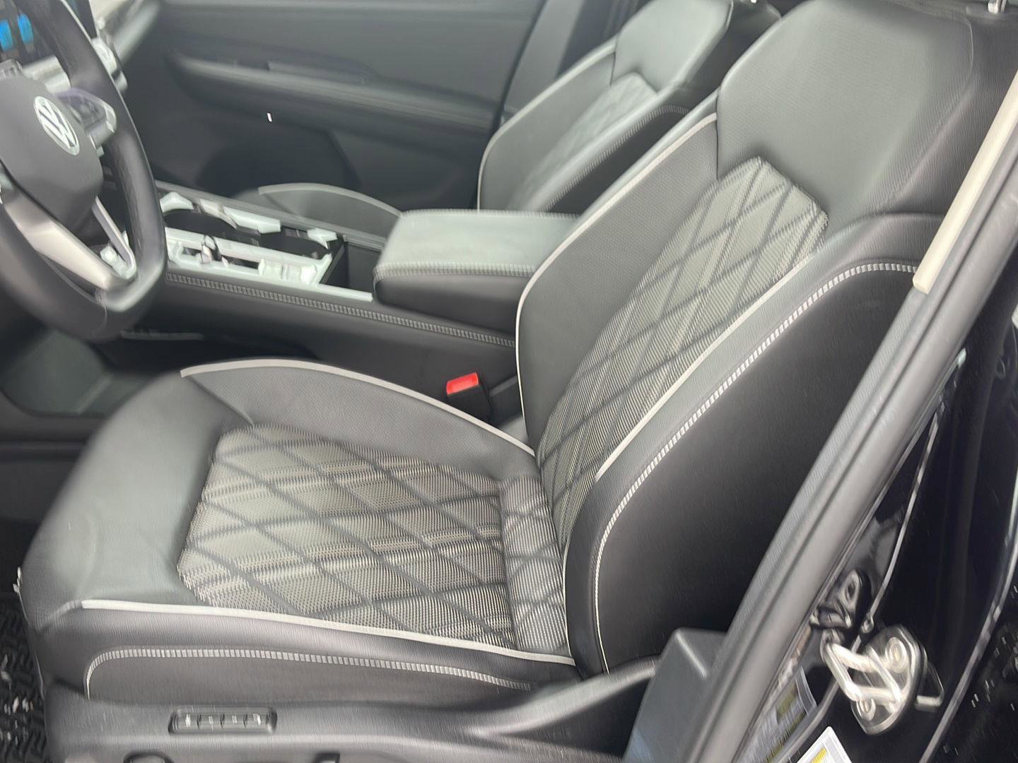 Used 2025 Volkswagen Atlas SEL Premium R-Line image 11