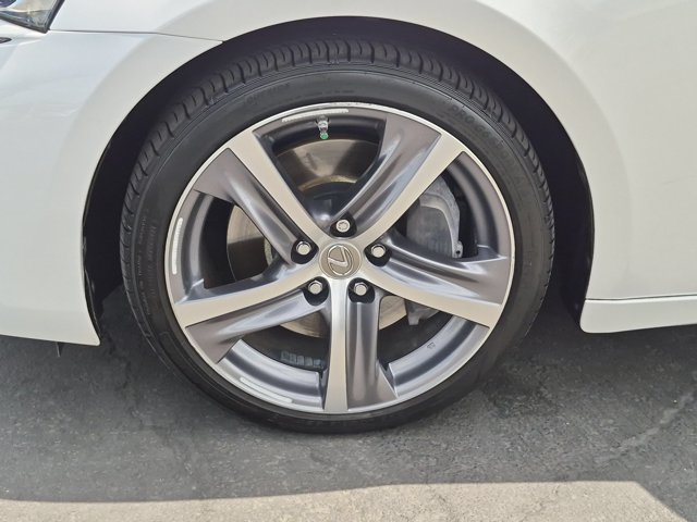 Used 2018 Lexus IS 300 w/ Comfort Package RWD image 9