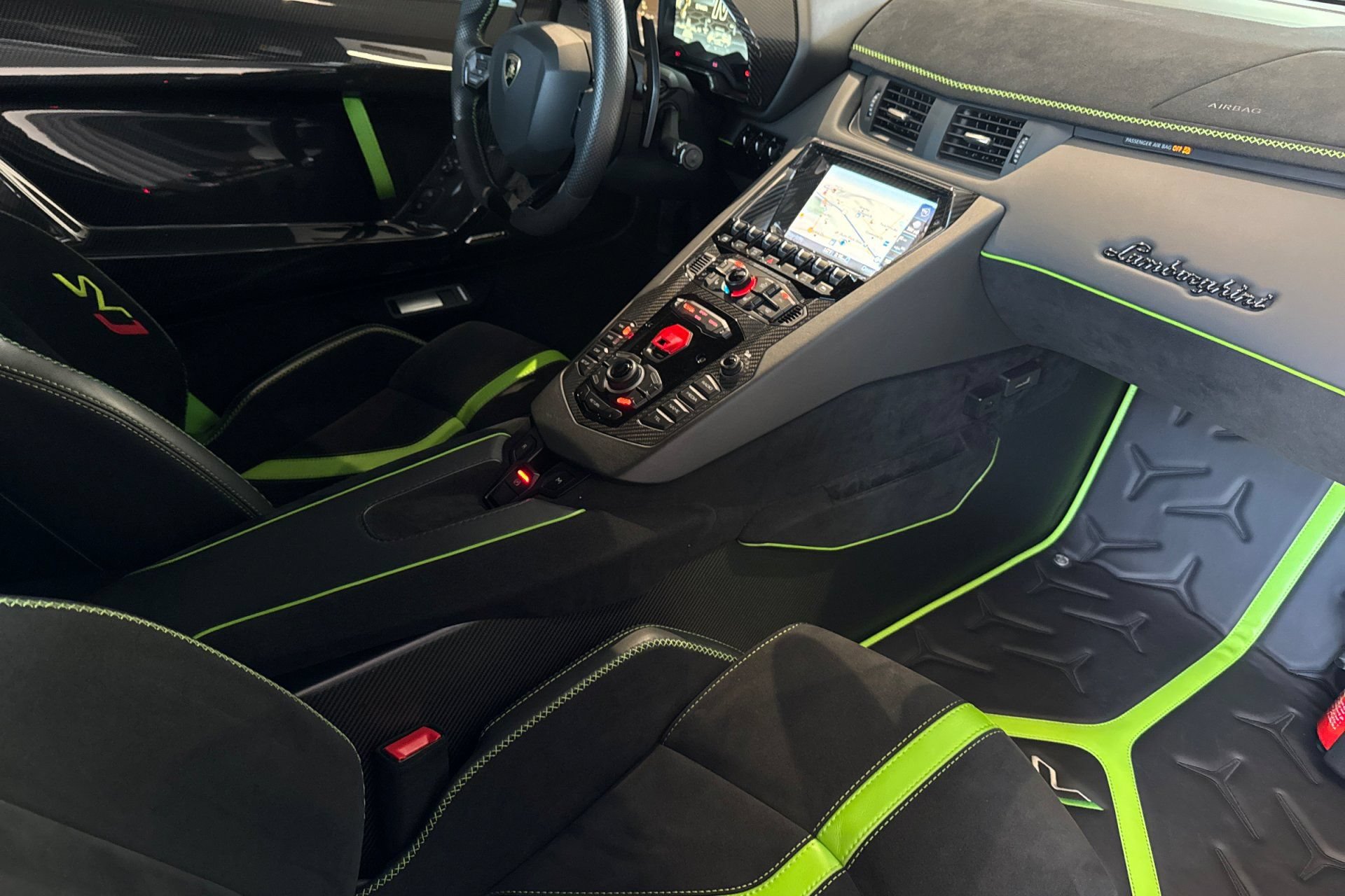 Used 2020 Lamborghini Aventador SVJ AWD/4WD image 16