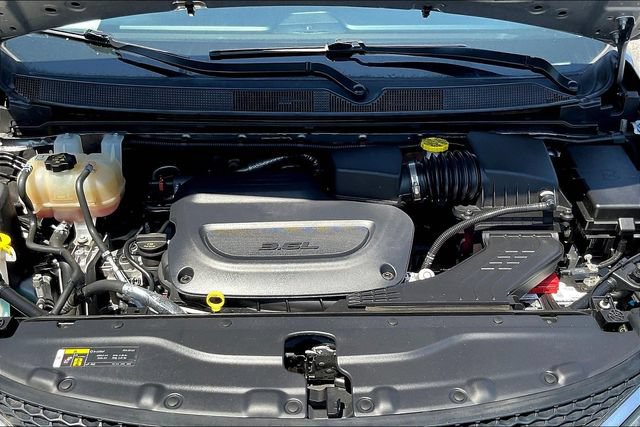 Used 2020 Chrysler Pacifica Touring-L w/ Tire & Wheel Group FWD image 33
