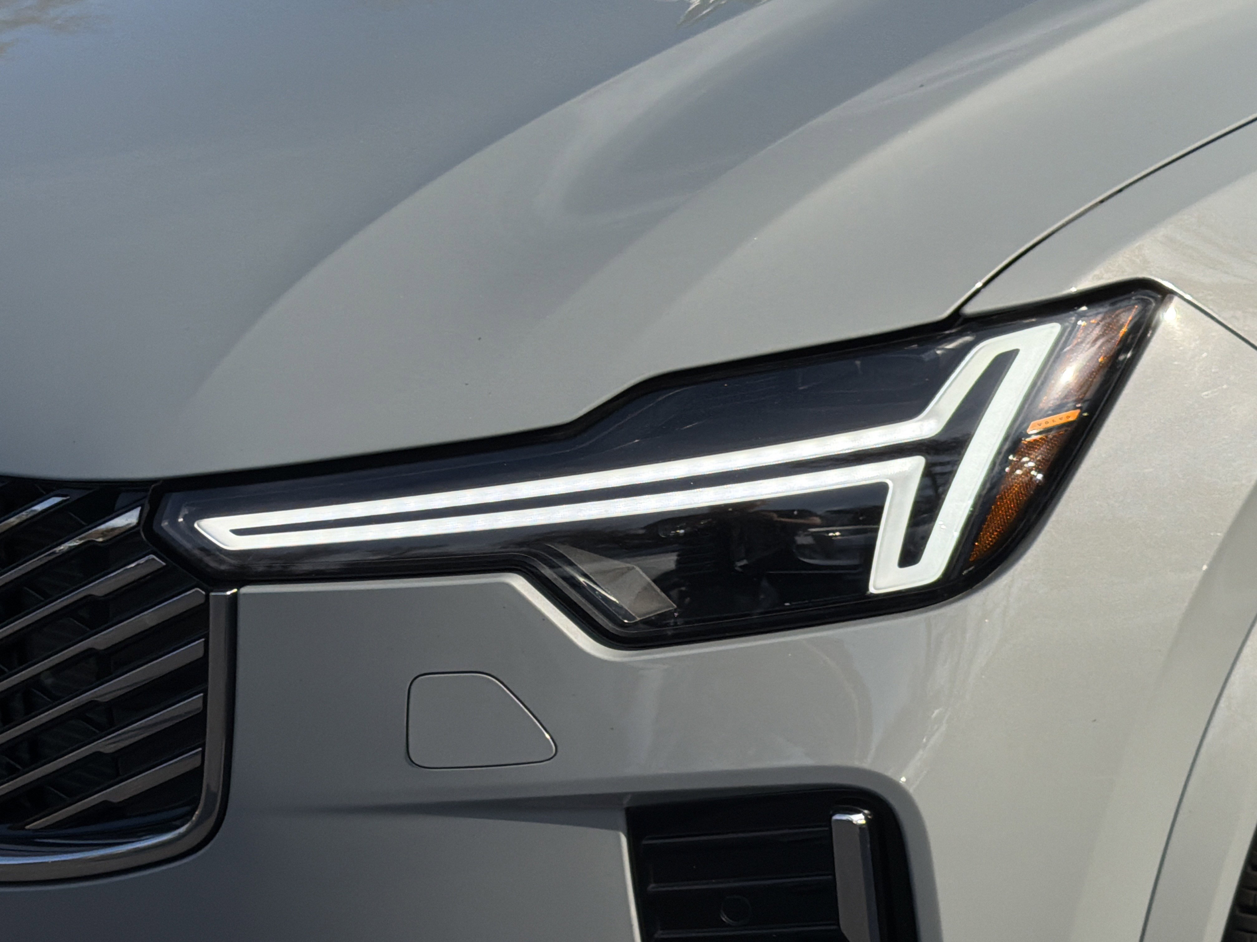 Certified 2025 Volvo XC90 B6 Plus image 6