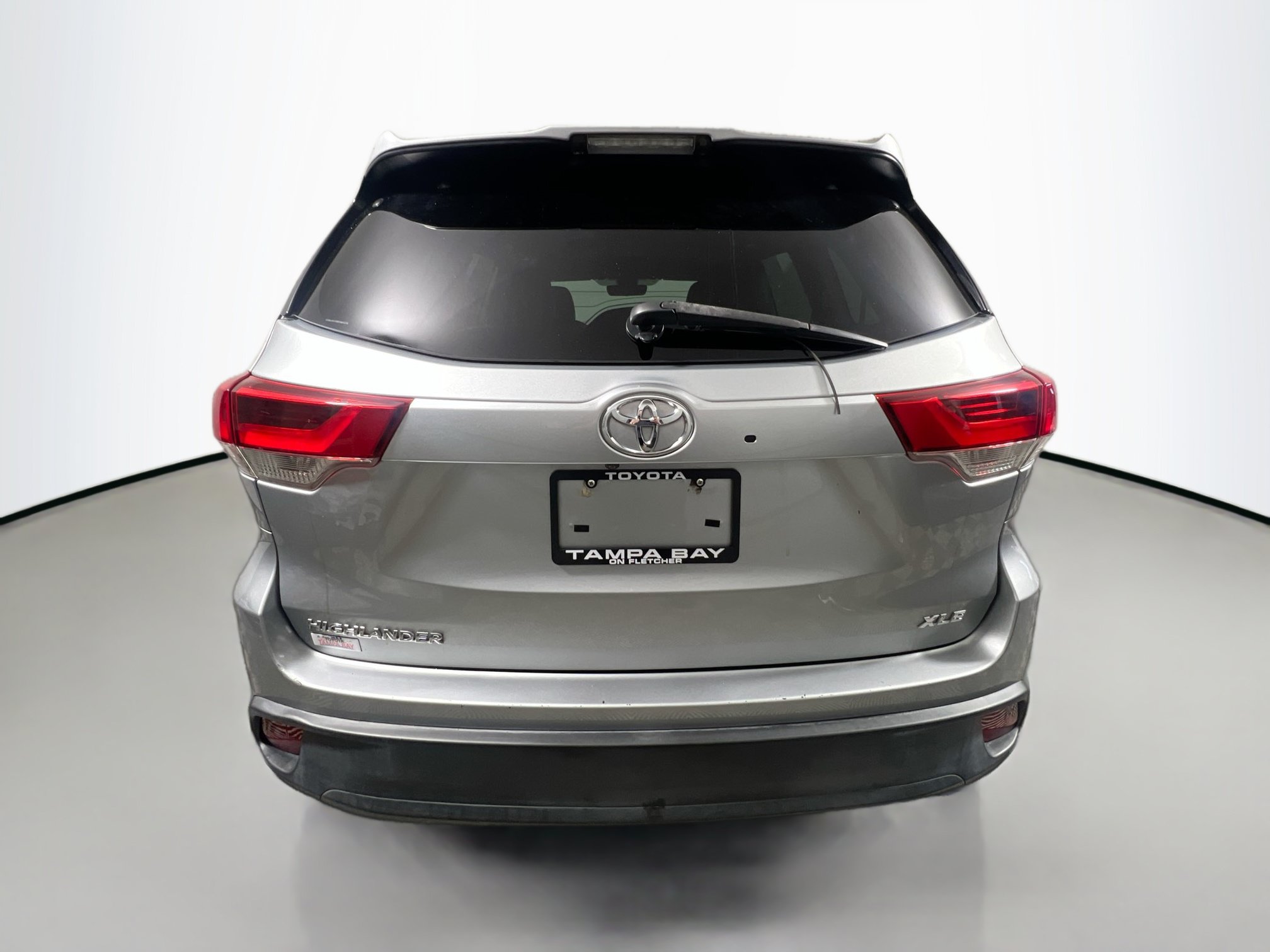Used 2019 Toyota Highlander XLE FWD image 6