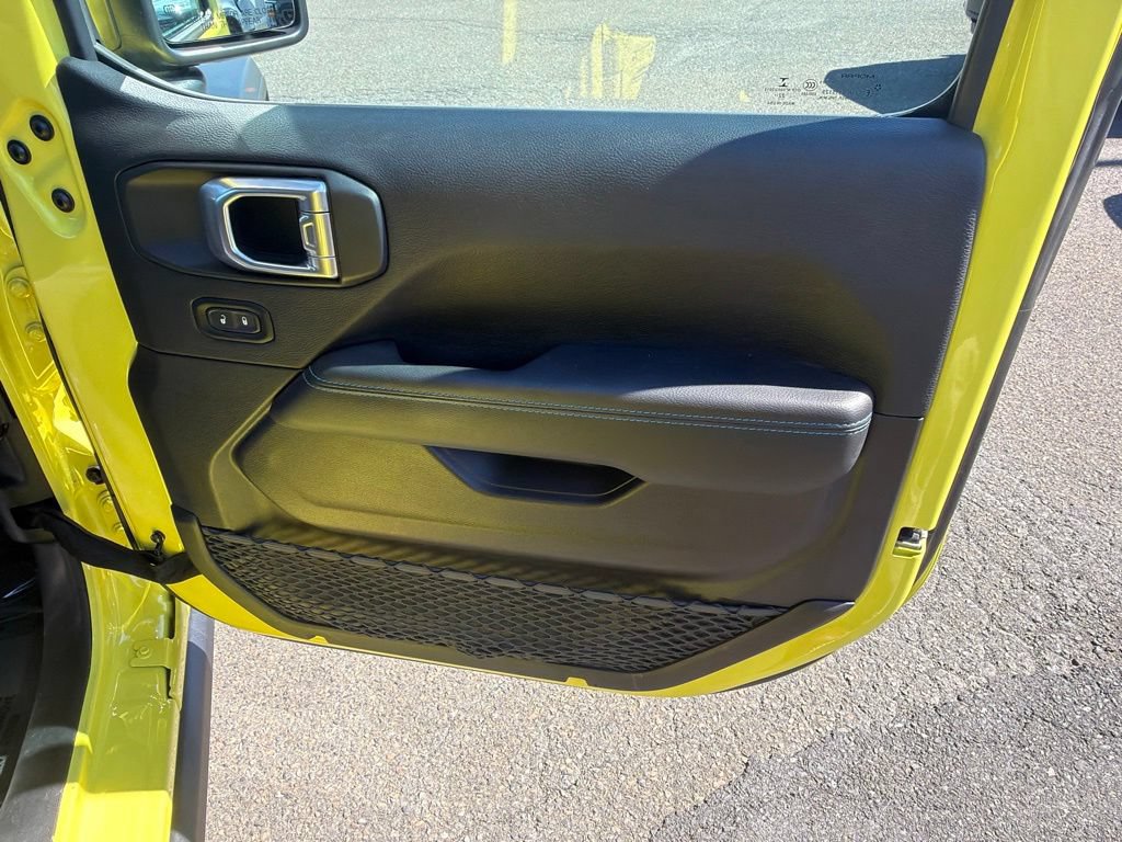 Used 2023 Jeep Wrangler Unlimited Rubicon 4xe w/ Cold Weather Group AWD/4WD image 17