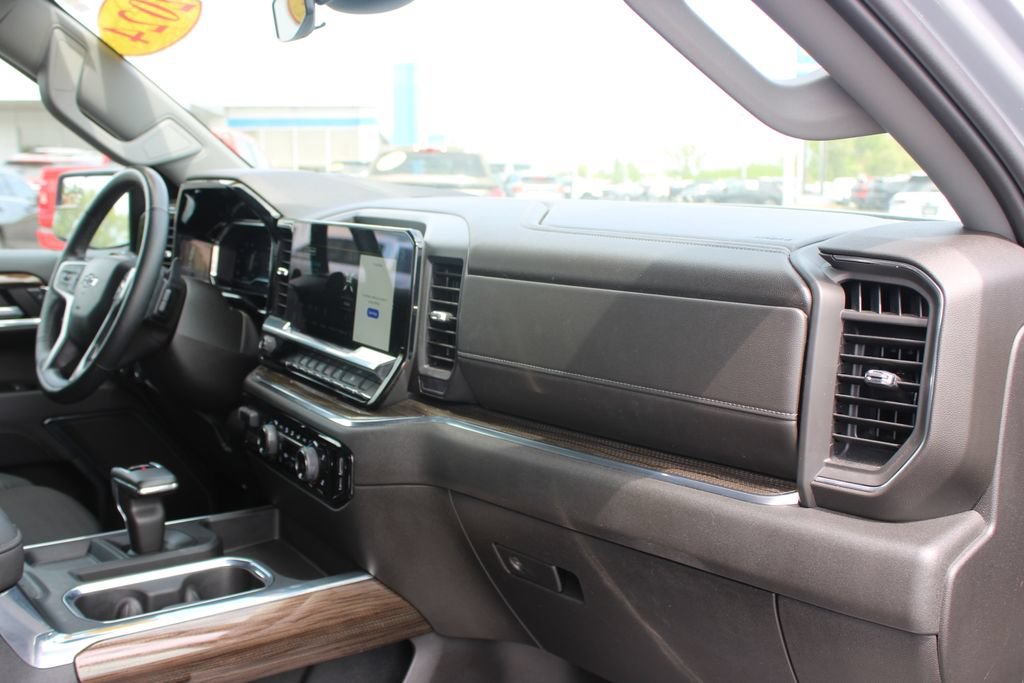 Used 2024 Chevrolet Silverado 1500 RST w/ Protection Package AWD/4WD image 32