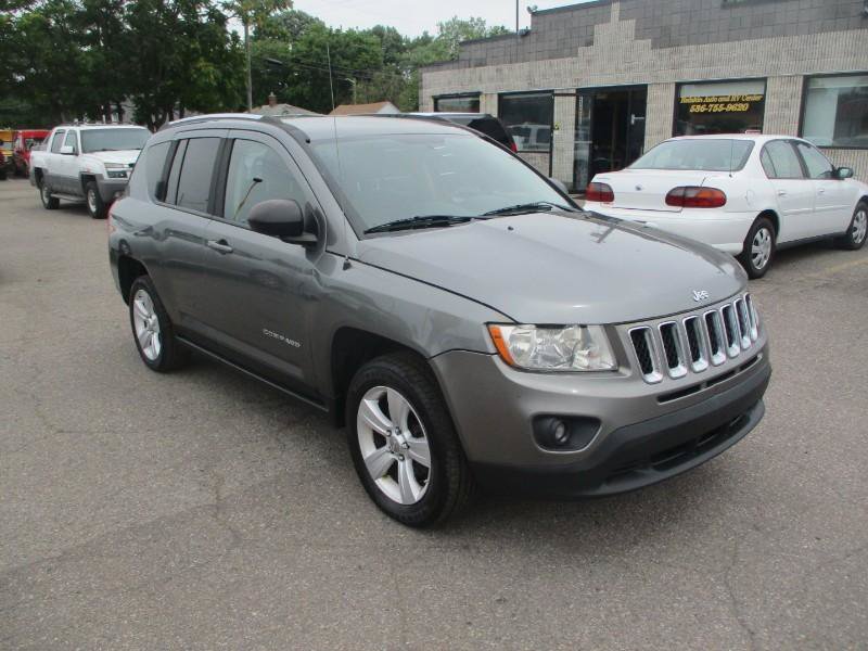 Used 2012 Jeep Compass Latitude FWD image 1