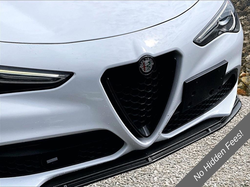 Used 2018 Alfa Romeo Stelvio Sport w/ Quick Order Package 22J Sport AWD/4WD image 26