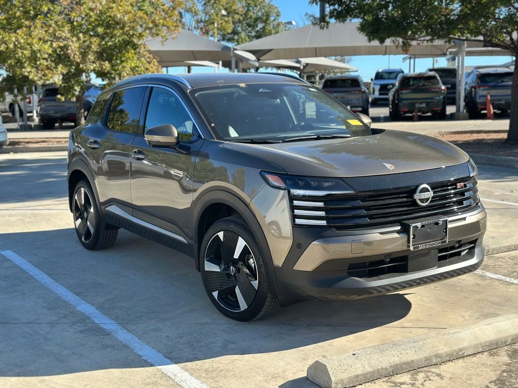 Used 2025 Nissan Kicks SR image 5