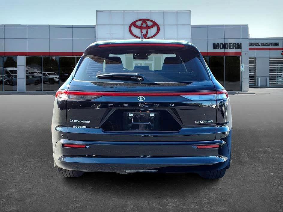 Used 2025 Toyota Crown Signia w/ Advanced Technology Package image 5