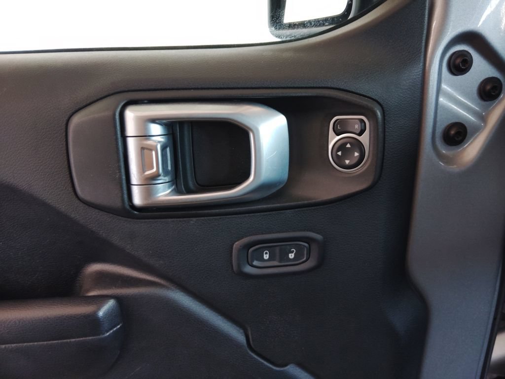 Used 2018 Jeep Wrangler Unlimited Sport S AWD/4WD image 21