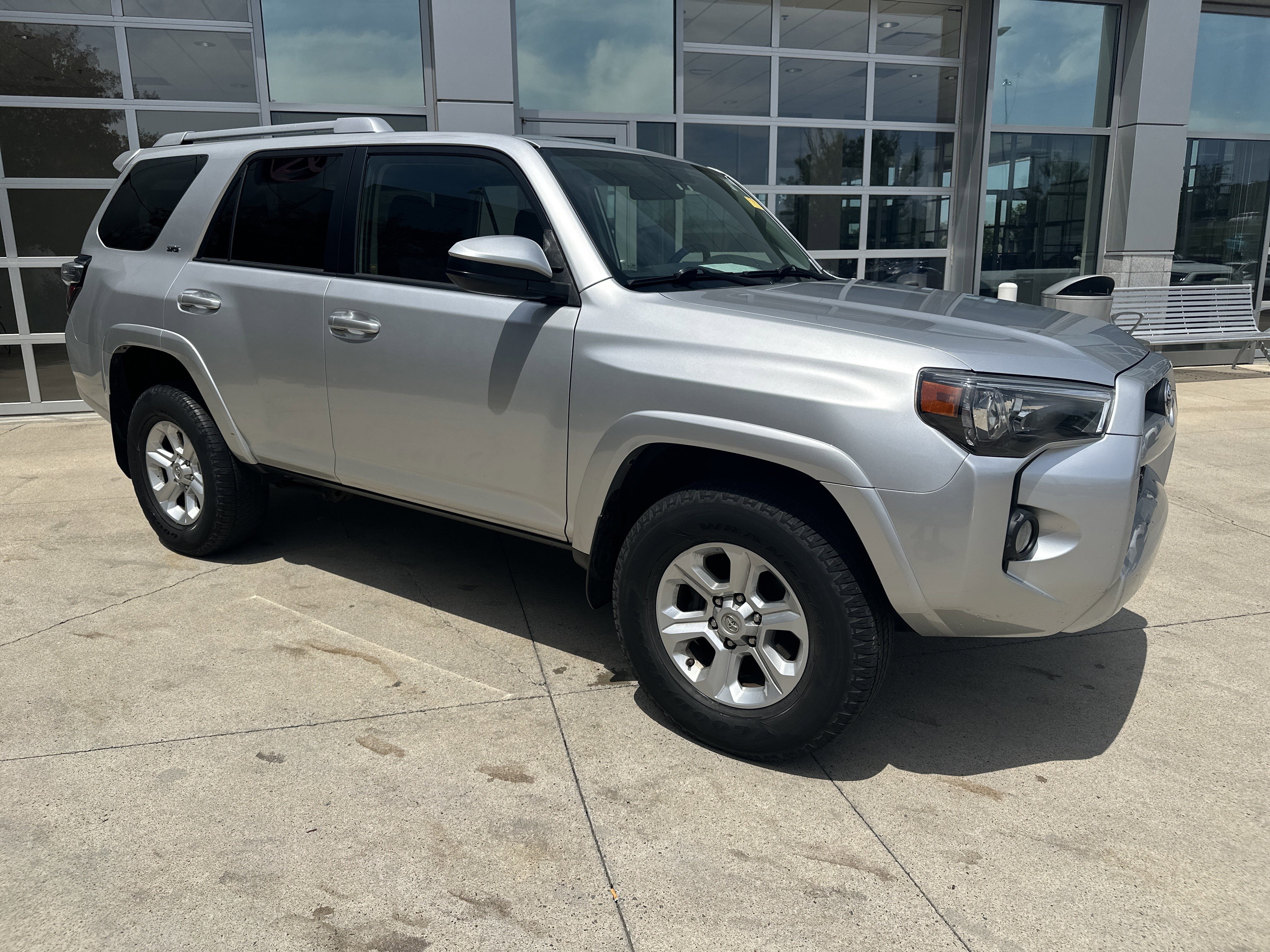 Used 2018 Toyota 4Runner SR5 AWD/4WD image 3