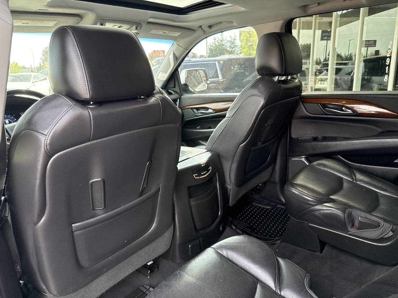 Used 2018 Cadillac Escalade Luxury AWD/4WD image 25