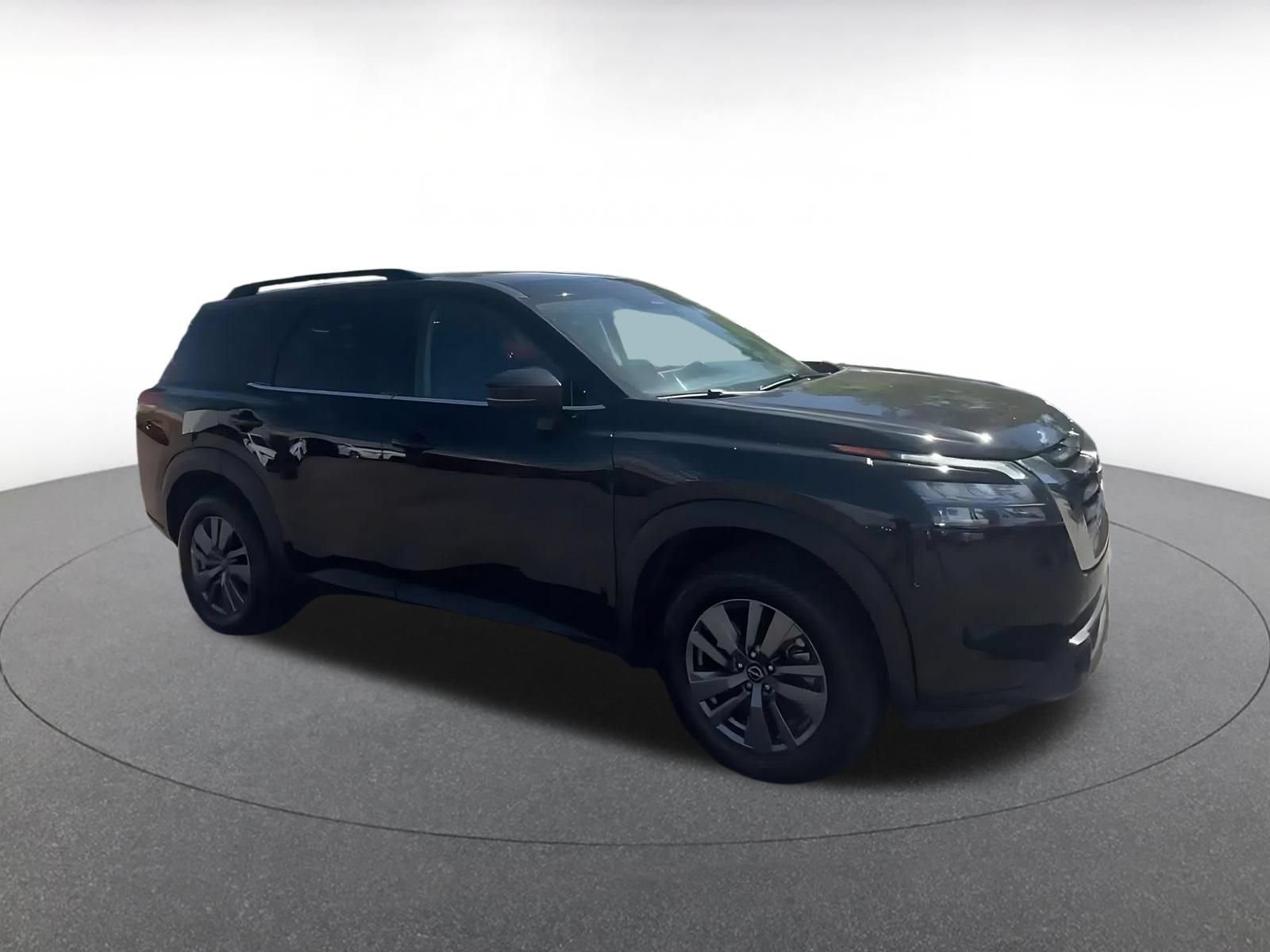 Used 2025 Nissan Pathfinder SV AWD/4WD image 2