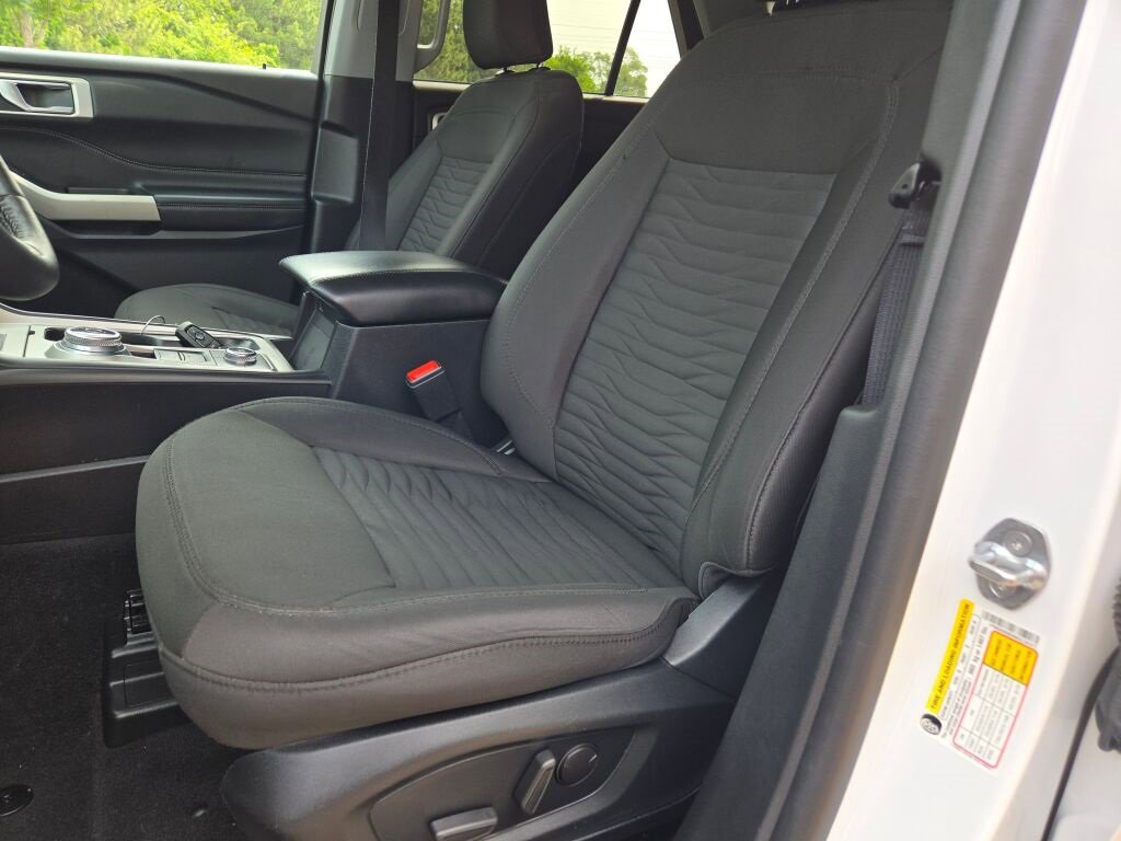 Used 2021 Ford Explorer XLT image 30