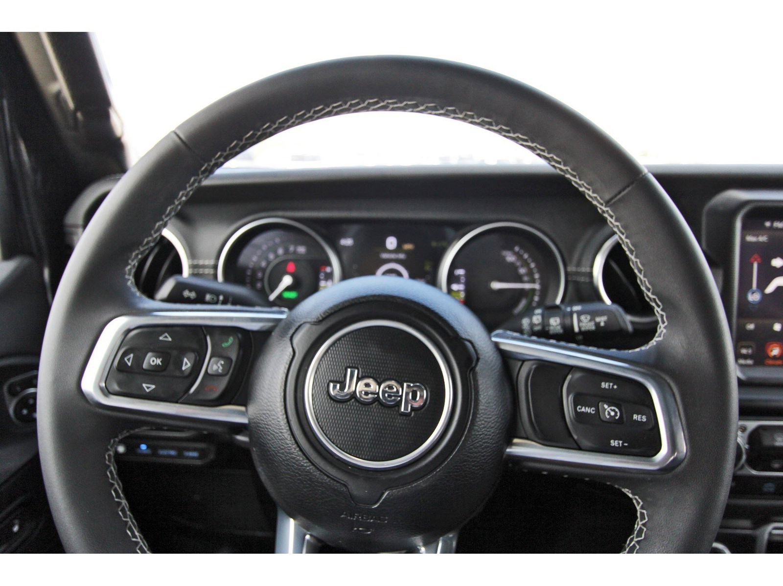 Used 2023 Jeep Wrangler Unlimited Sahara AWD/4WD image 17