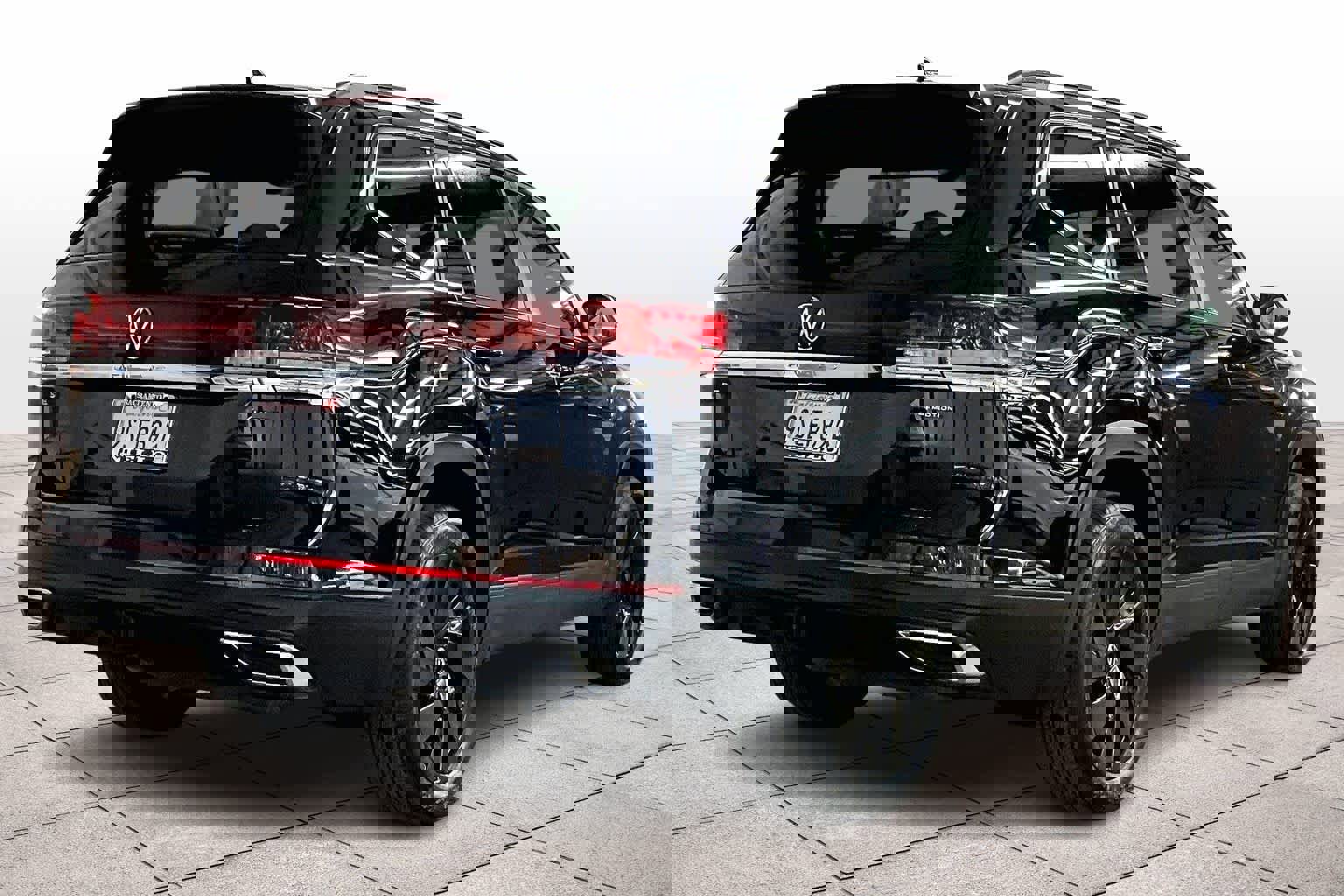 Used 2025 Volkswagen Atlas SE w/ Black Wheel Package image 15