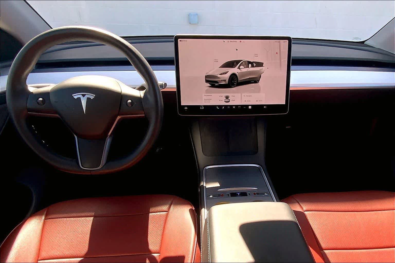 Used 2025 Tesla Model Y Long Range RWD image 10