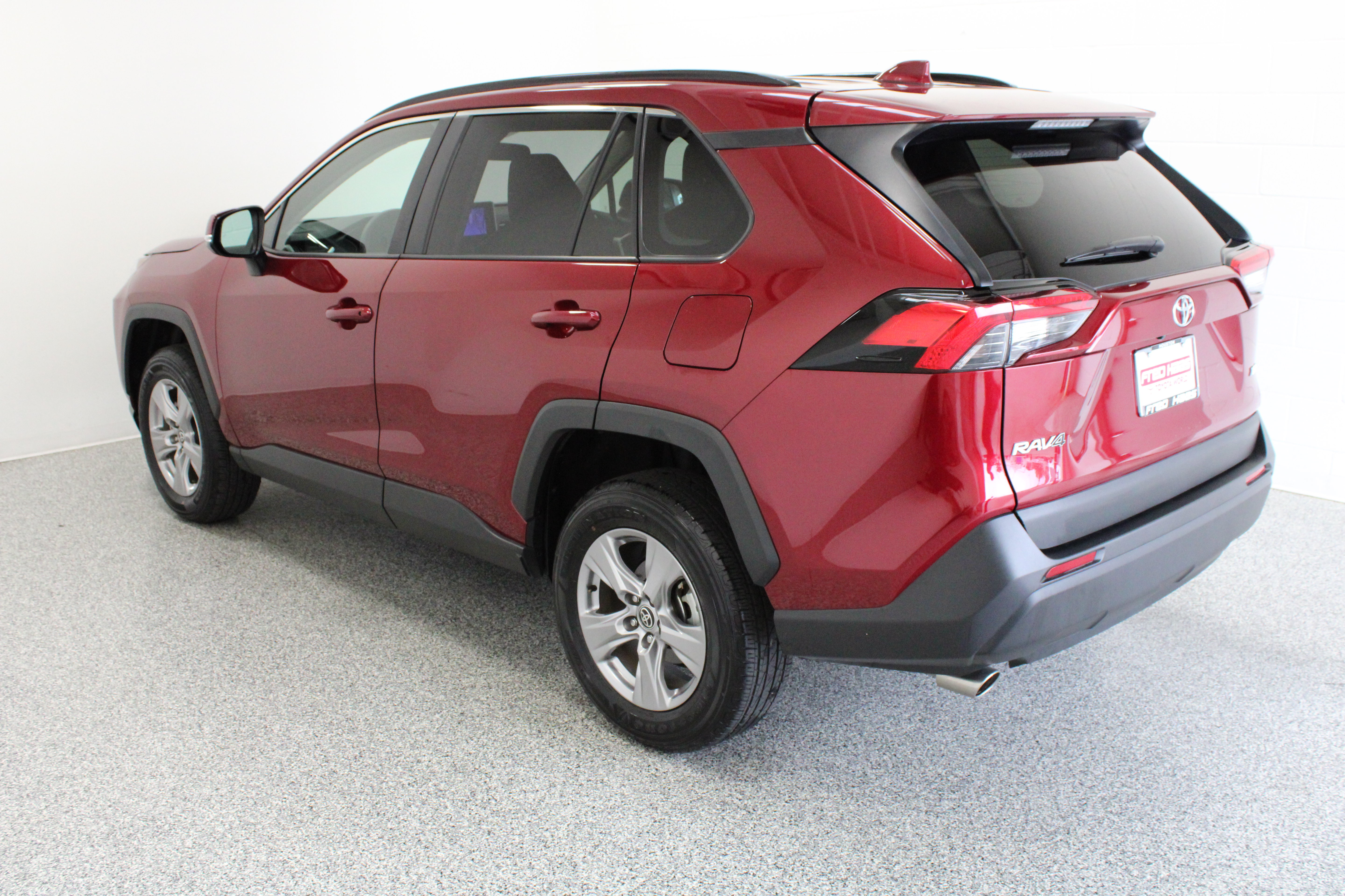 Used 2025 Toyota RAV4 XLE FWD image 9