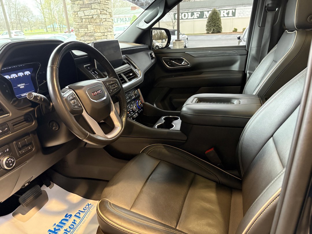 Used 2021 GMC Yukon XL SLT w/ SLT Luxury Plus Package image 2