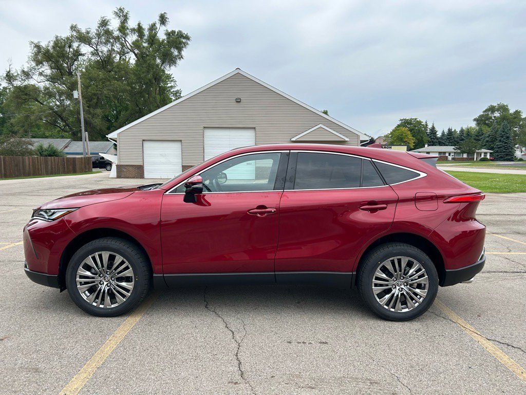 Used 2023 Toyota Venza Limited image 4