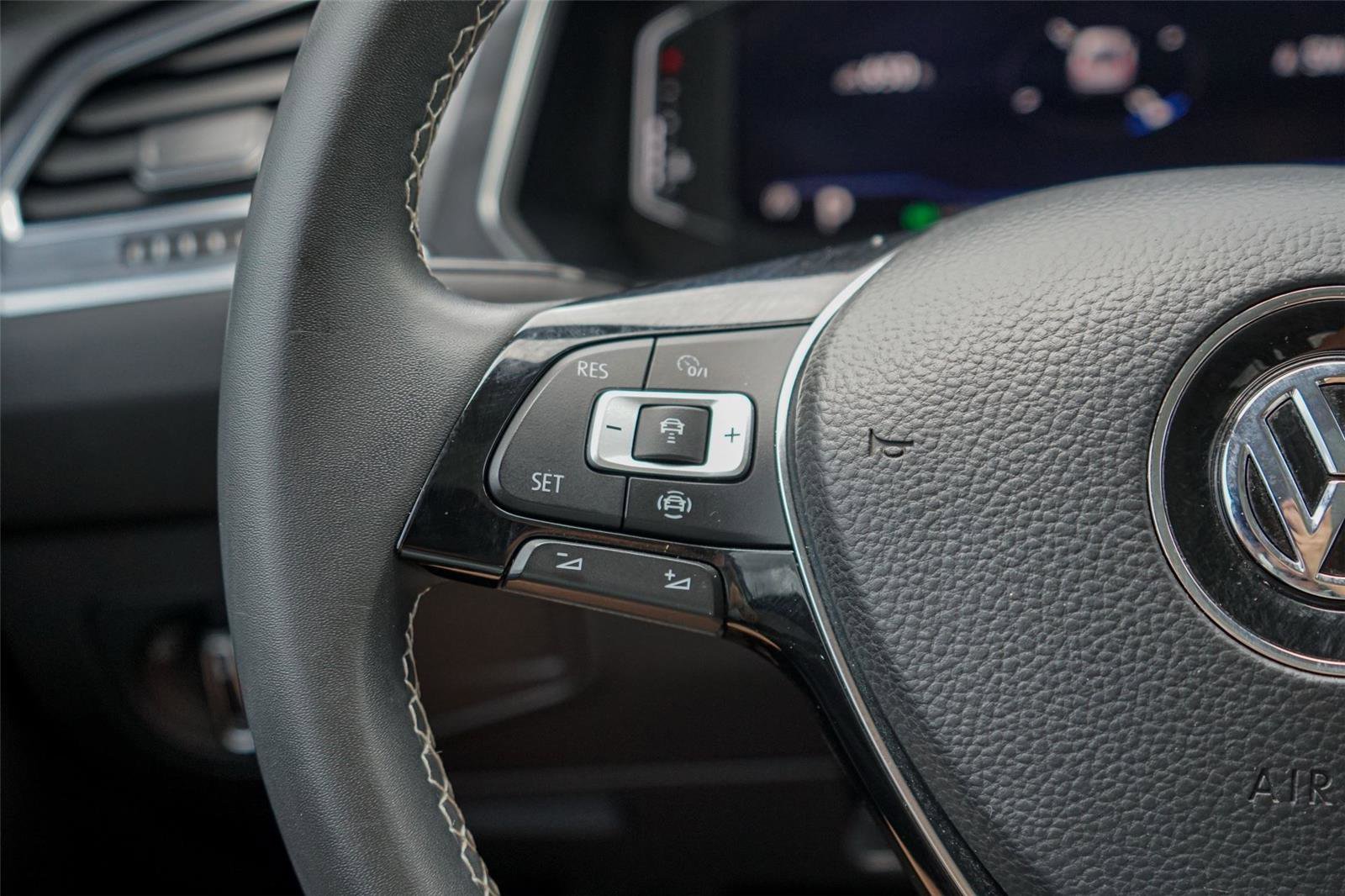 Used 2021 Volkswagen Tiguan SEL image 18