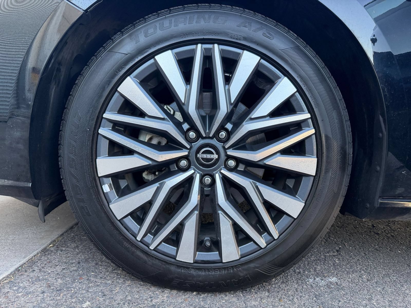 Used 2025 Nissan Altima 2.5 SV FWD image 30