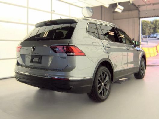 Used 2023 Volkswagen Tiguan SE w/ Panoramic Sunroof Package AWD/4WD image 4