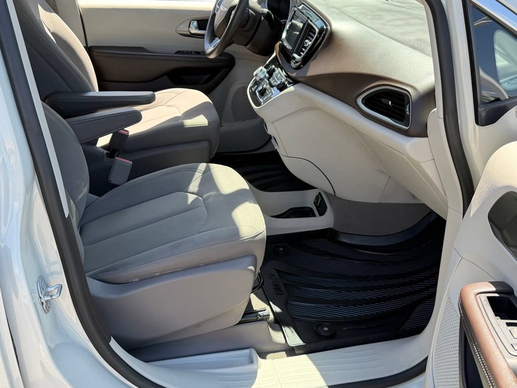 Used 2019 Chrysler Pacifica LX w/ Tire & Wheel Group FWD image 23