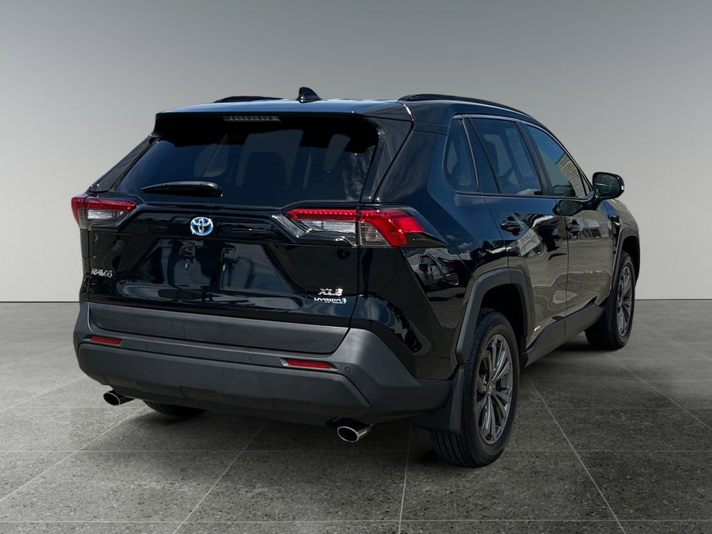 Used 2022 Toyota RAV4 XLE Premium image 7