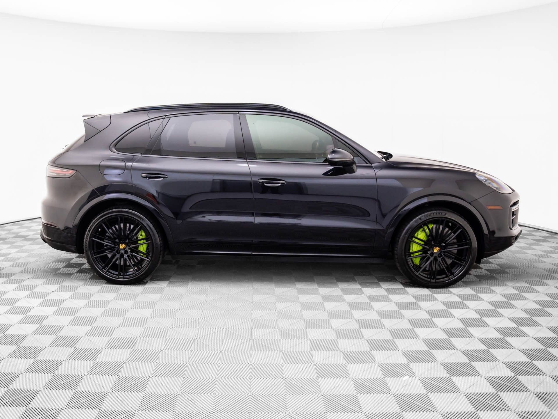 Used 2021 Porsche Cayenne Turbo S image 7