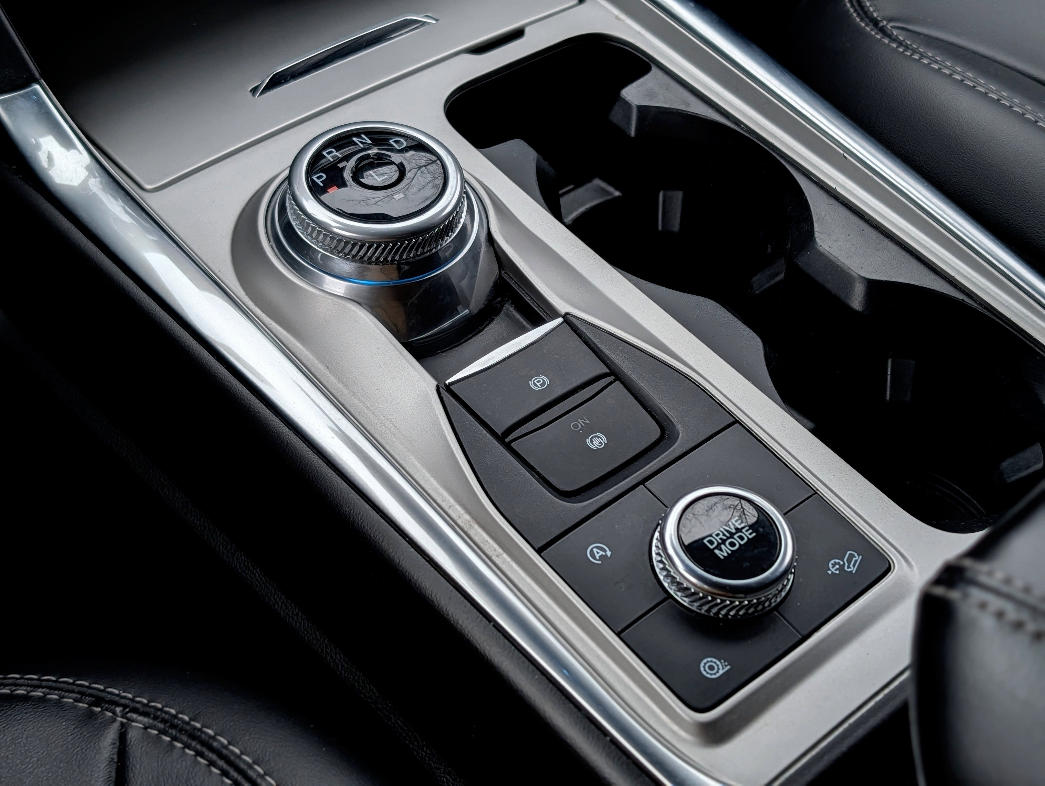 Used 2023 Ford Explorer XLT w/ Equipment Group 202A image 16