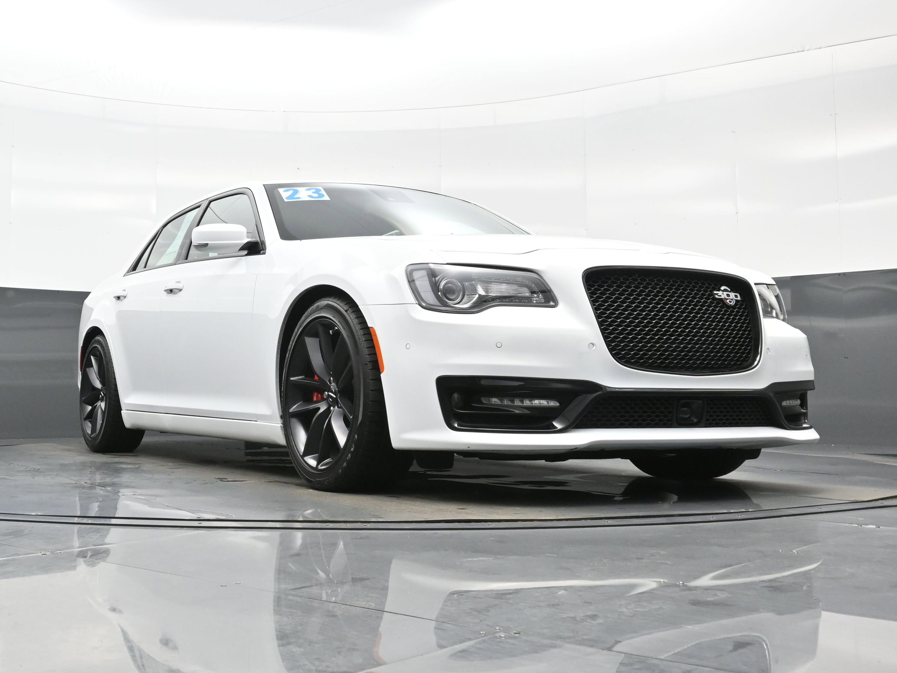 Used 2023 Chrysler 300 C image 32