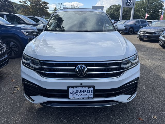 Used 2024 Volkswagen Tiguan SEL R-Line AWD/4WD image 2