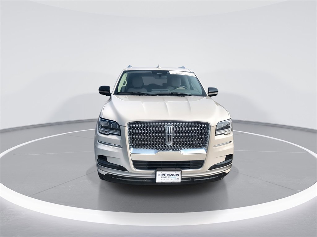 Used 2024 Lincoln Navigator Premiere image 3