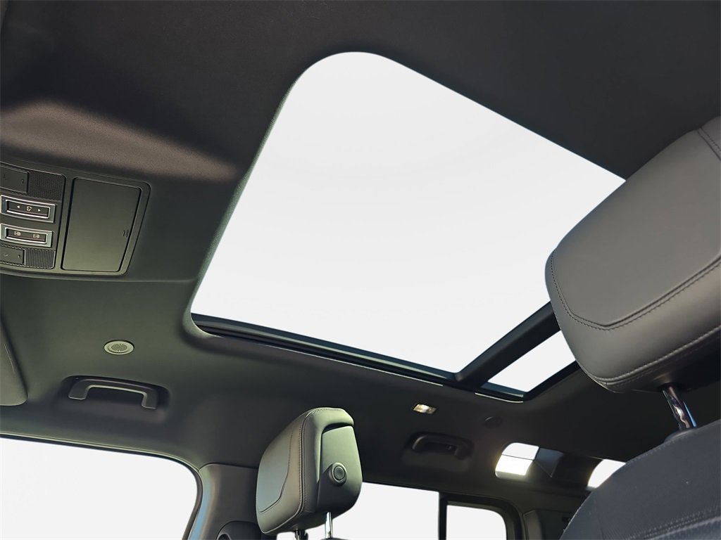 Certified 2021 Land Rover Defender 110 X-Dynamic HSE image 31