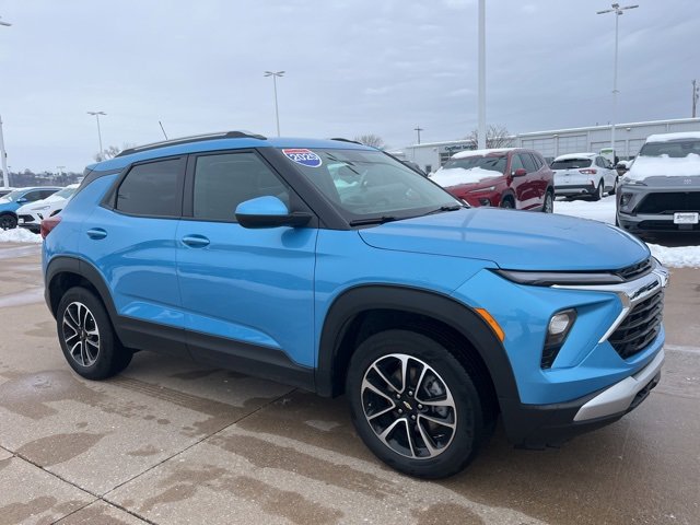 Used 2025 Chevrolet TrailBlazer LT image 1