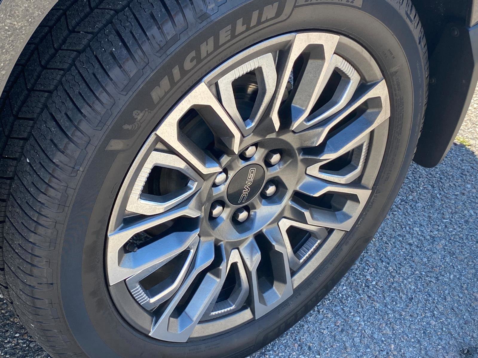 Used 2024 GMC Yukon Denali Ultimate AWD/4WD image 27