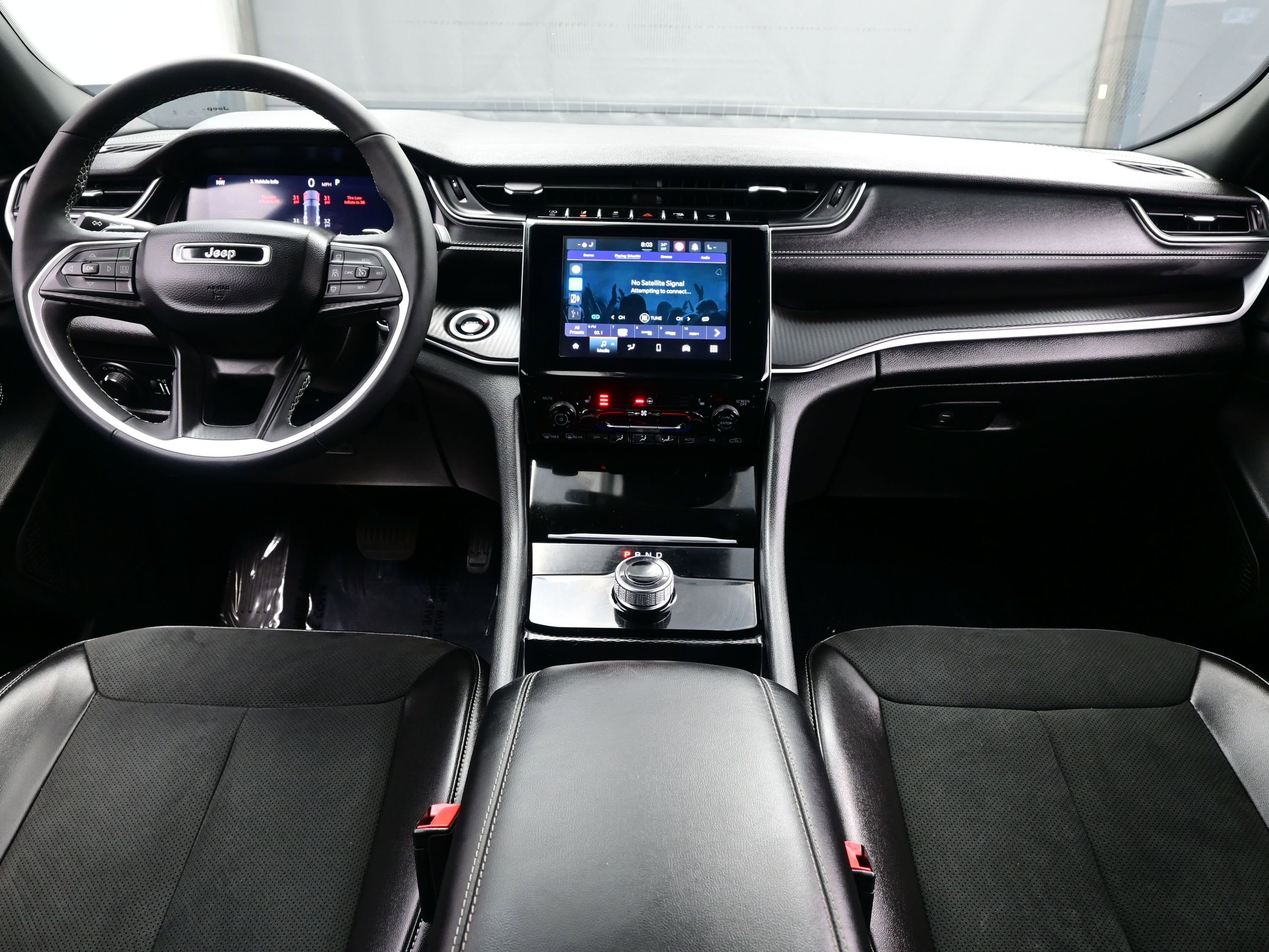 Used 2024 Jeep Grand Cherokee Altitude image 17